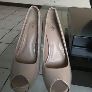 Nude pumps